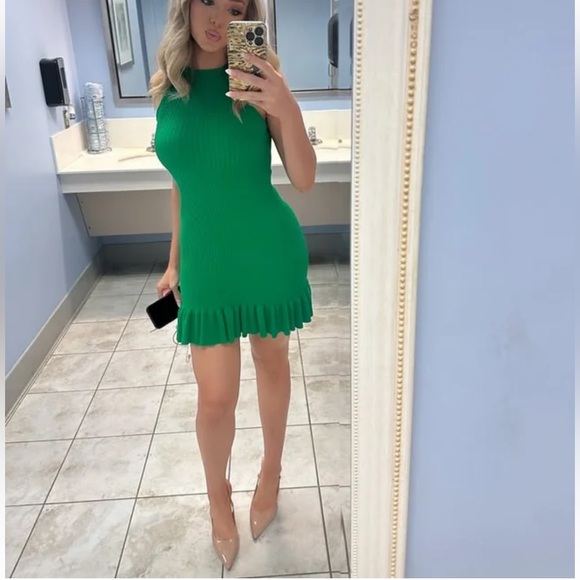 Green Ribbed Ruffle Hem Dress NEW M - Picture 6 of 14